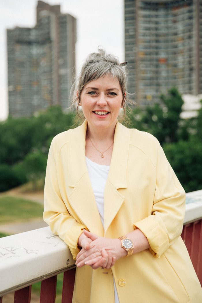 Jessica Liebe, Heilpraktikerin für psychosomatische Medizin und Unternehmensgesundheit, begleitet Firmen in der ganzheitlichen Gesundheitsförderung und im BGM.